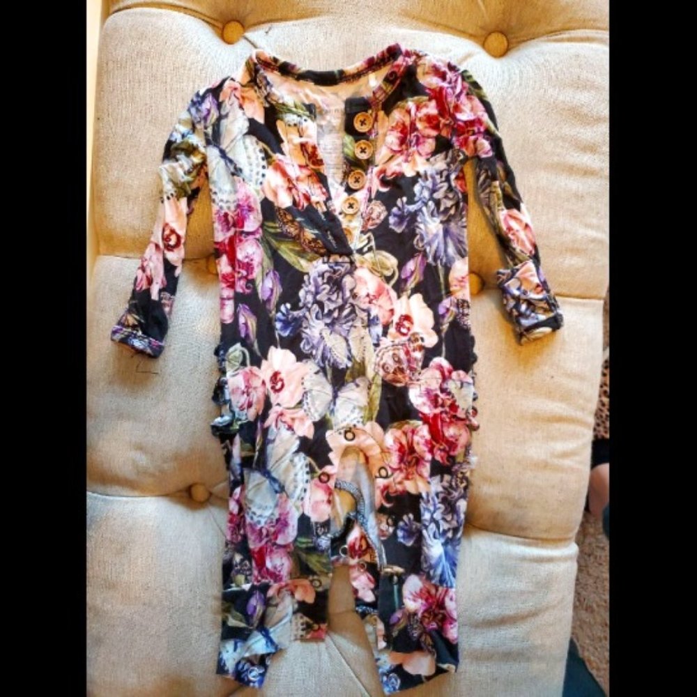 Posh Peanut Chelsea Romper - EUC